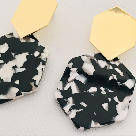Gold Tone Black White Marble Geometric Acrylic Earrings NWT - Picture 3 of 7